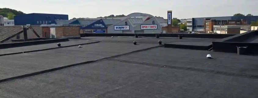 industrial-flat-felt-roof-installation-3